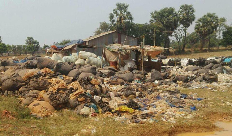 Siem Reap Villages Upset Over Stinky Garbage